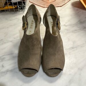 Anne Klein brown suede heels size 7.5